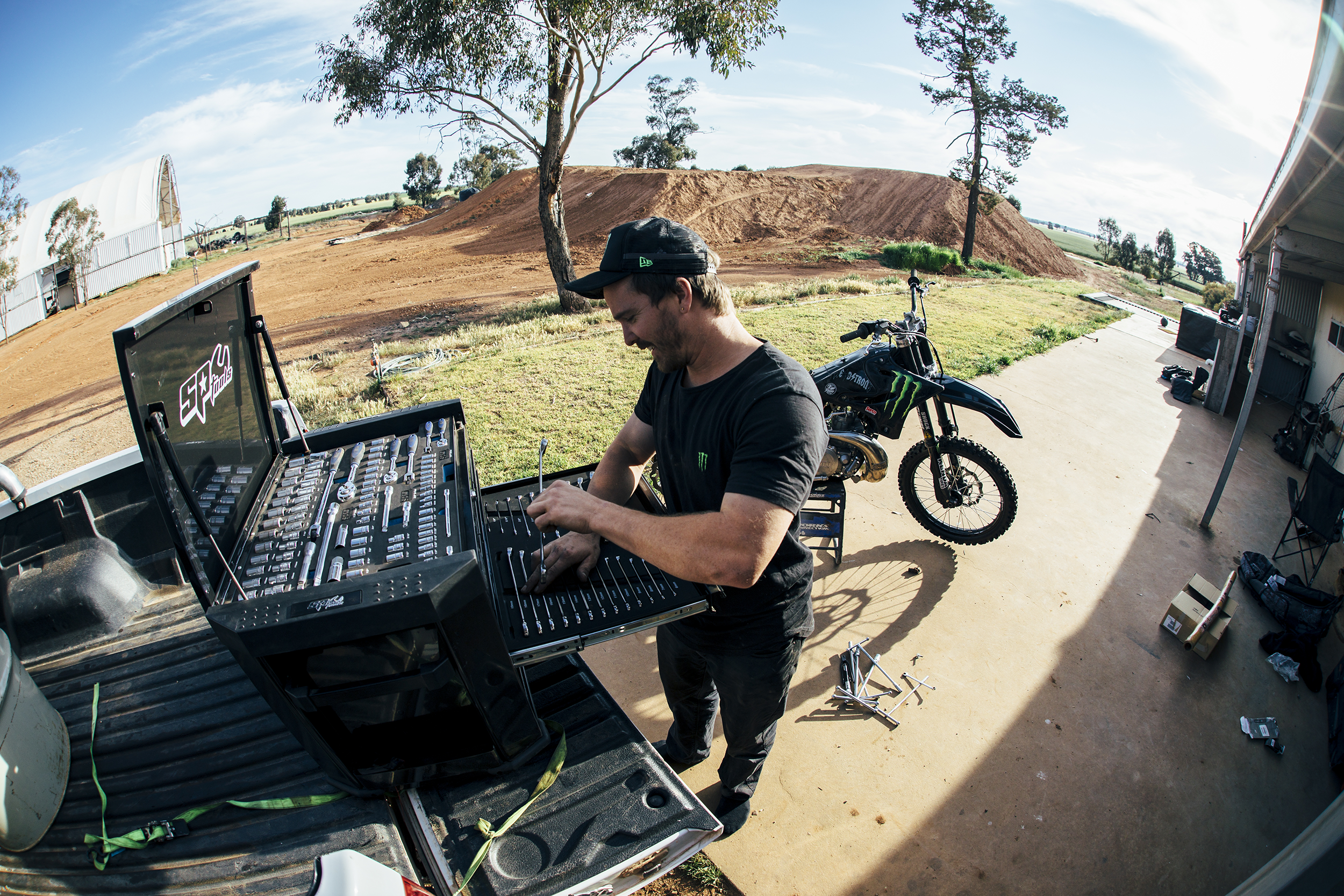 TopBox 7 tiroirs dont 5 équipés de 334 outils TECH SERIES | SP Tools | SP01131