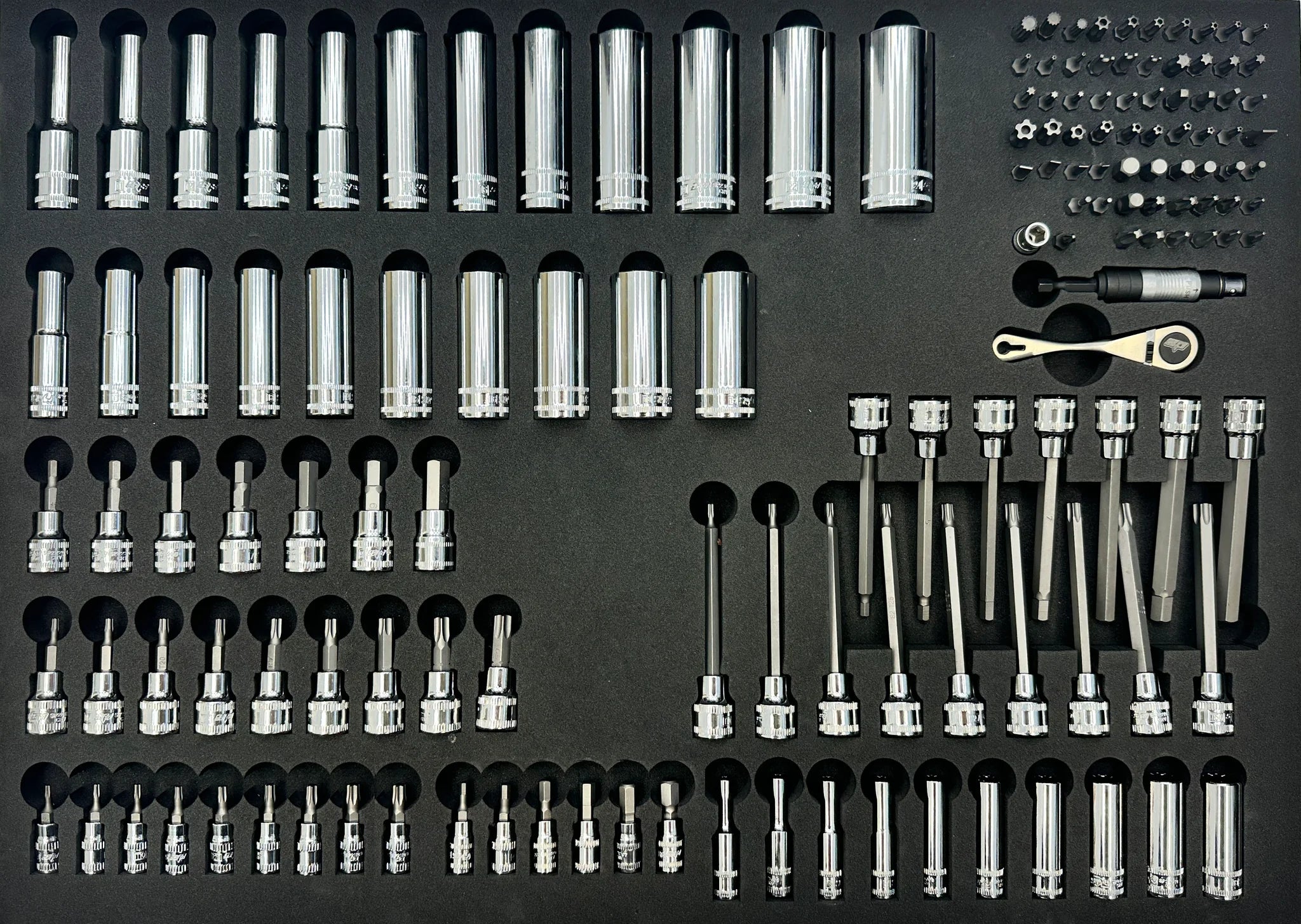 Module 1/4", 3/8" ,1/2" douilles empreintes embouts - 147 pièces (M) | SP Tools