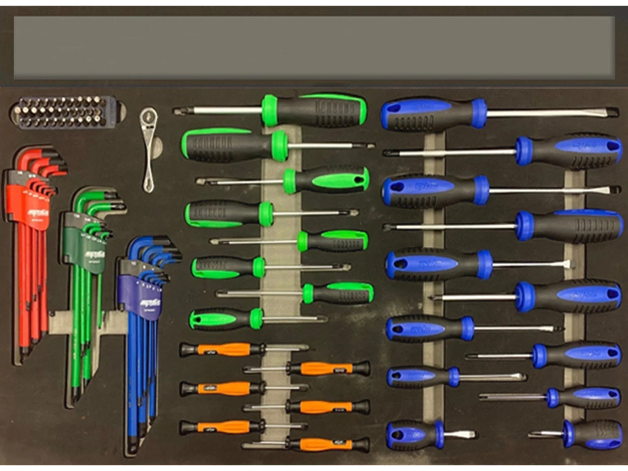 Servante 8 tiroirs dont 6 équipés de 465 outils USA SUMO Noire | SP Tools