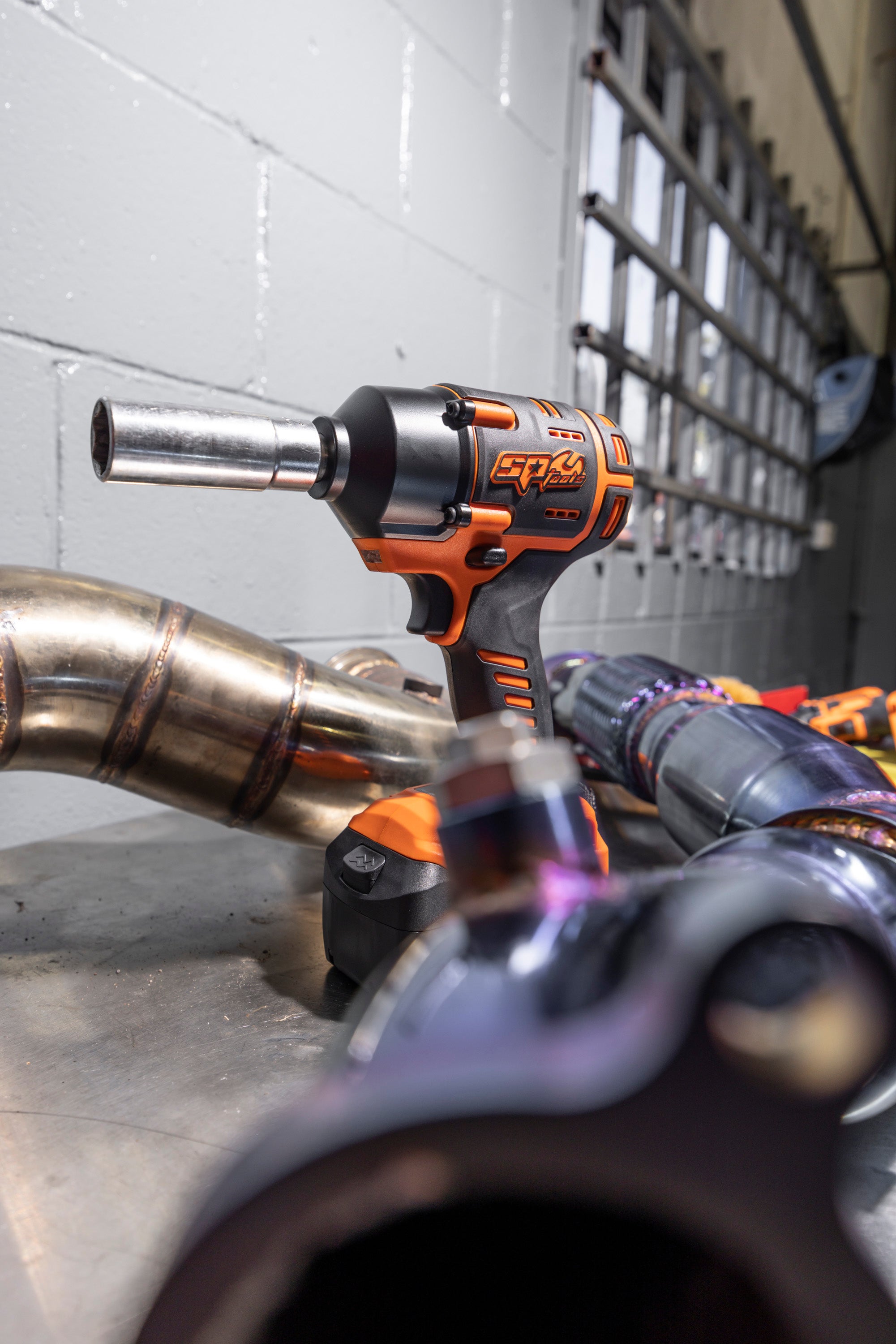 Pack Clé à chocs 1/2'' 16V 5.0 Ah - Brushless, 970 Nm, 2200 Rpm + Douilles 1/2" jantes alu | SP Tools | SP83133S