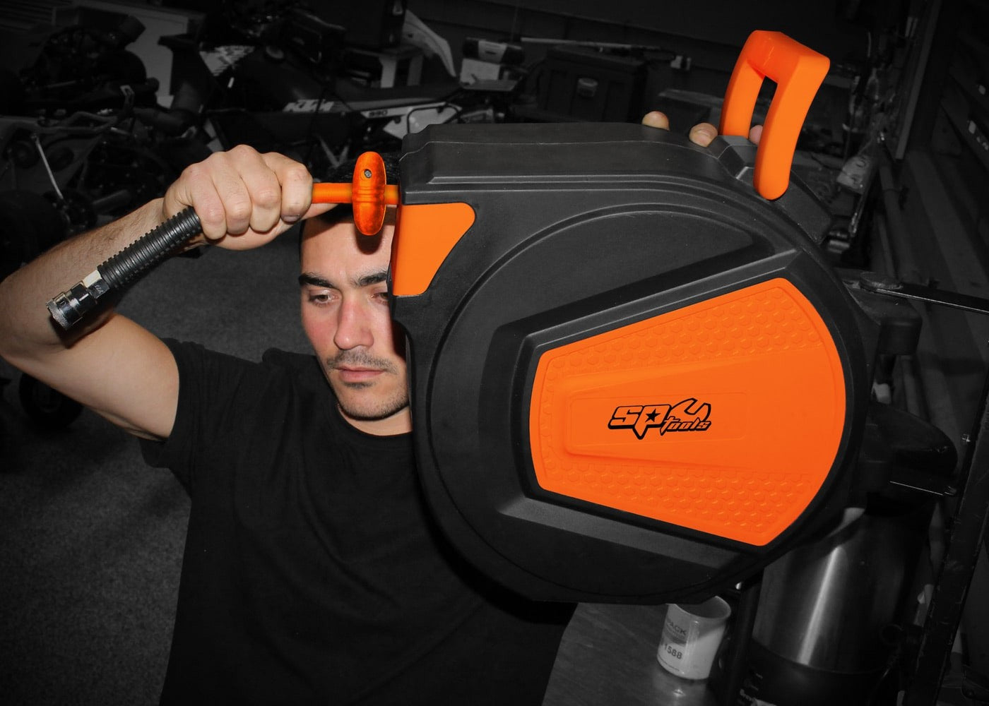 Enrouleur pour tuyau d'air comprimé - longueur 15m | SP Tools