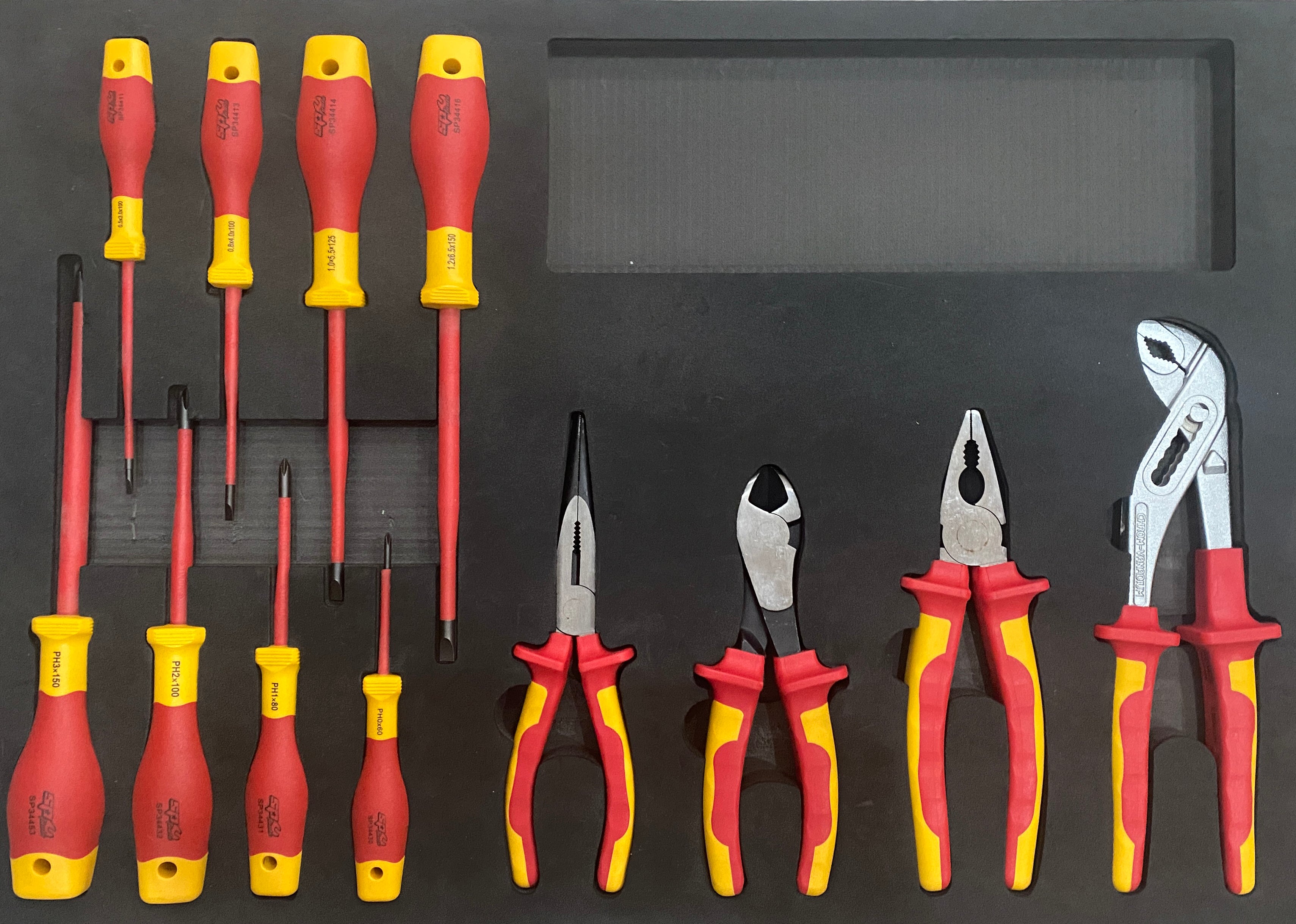 Servante 9 tiroirs équipée isolée 1000V - Noir - 396 pièces | SP Tools