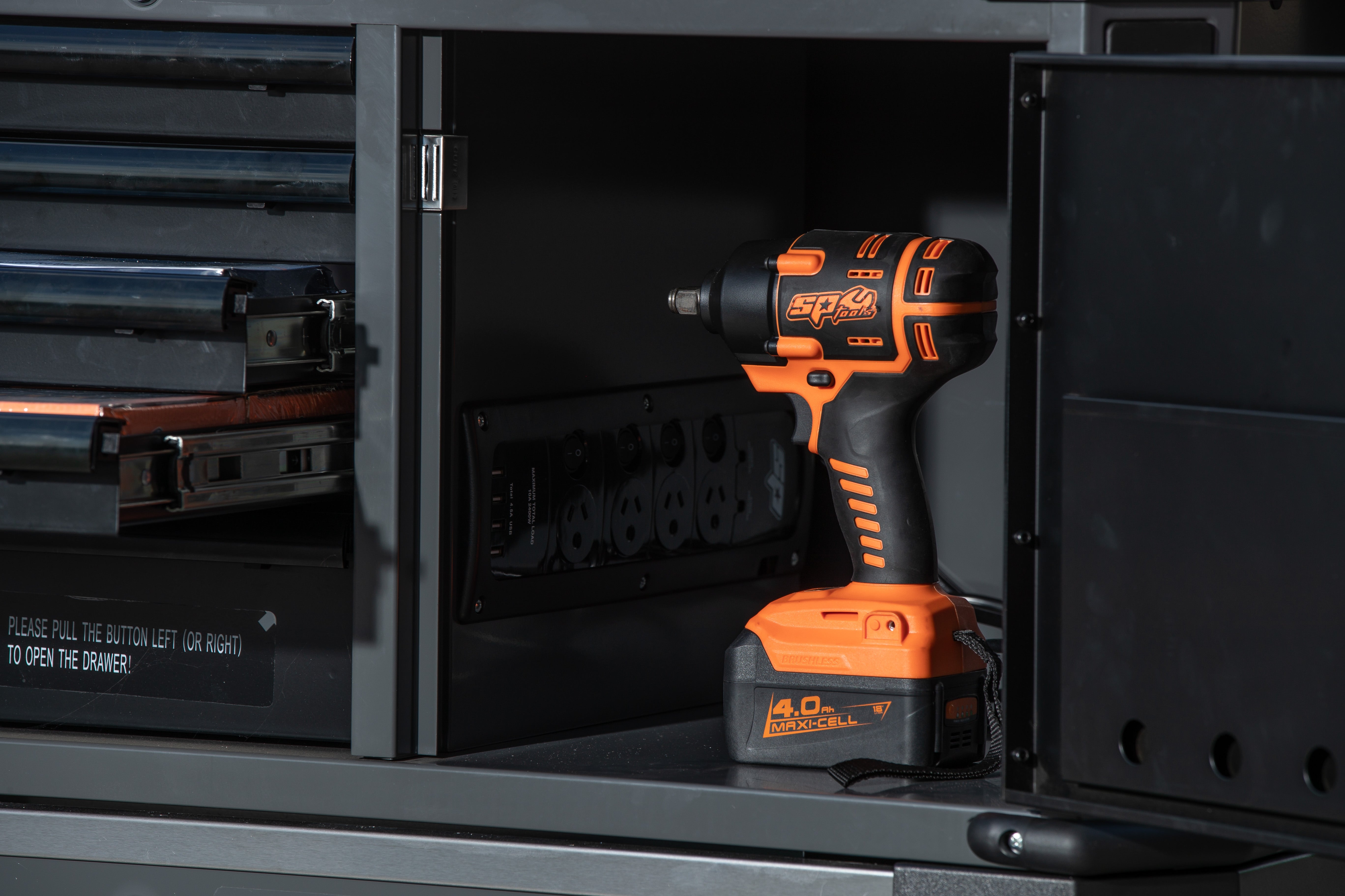 Clé à chocs 1/2'' 18V - Brushless, 970 Nm, 2200 tr/min - 1 batterie et 1 chargeur inclus | SP Tools