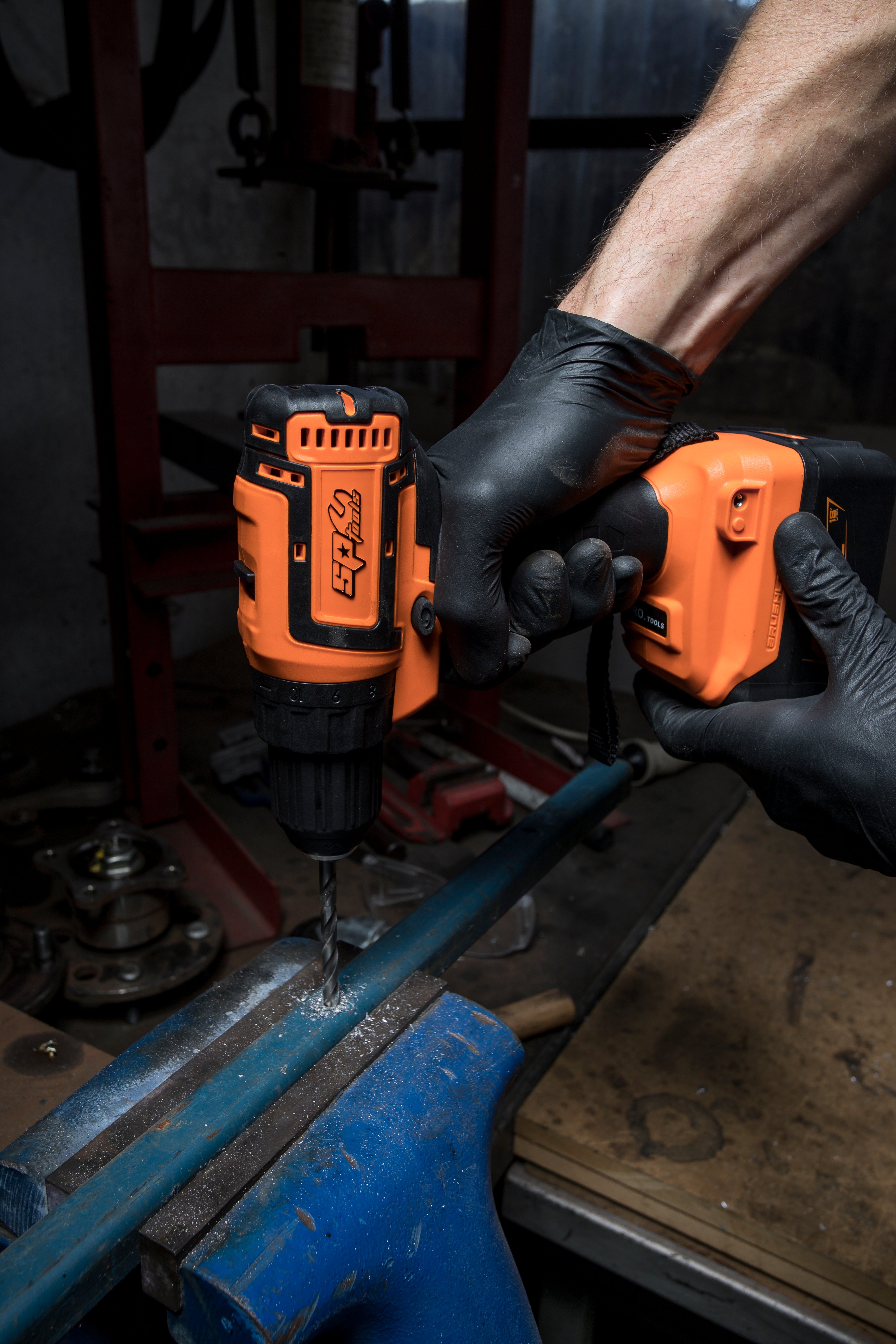 Perceuse / visseuse 18V - Brushless, 32 Nm, 2 vitesses 370 et 1570 tr/min - 1 batterie et 1 chargeur inclus | SP Tools