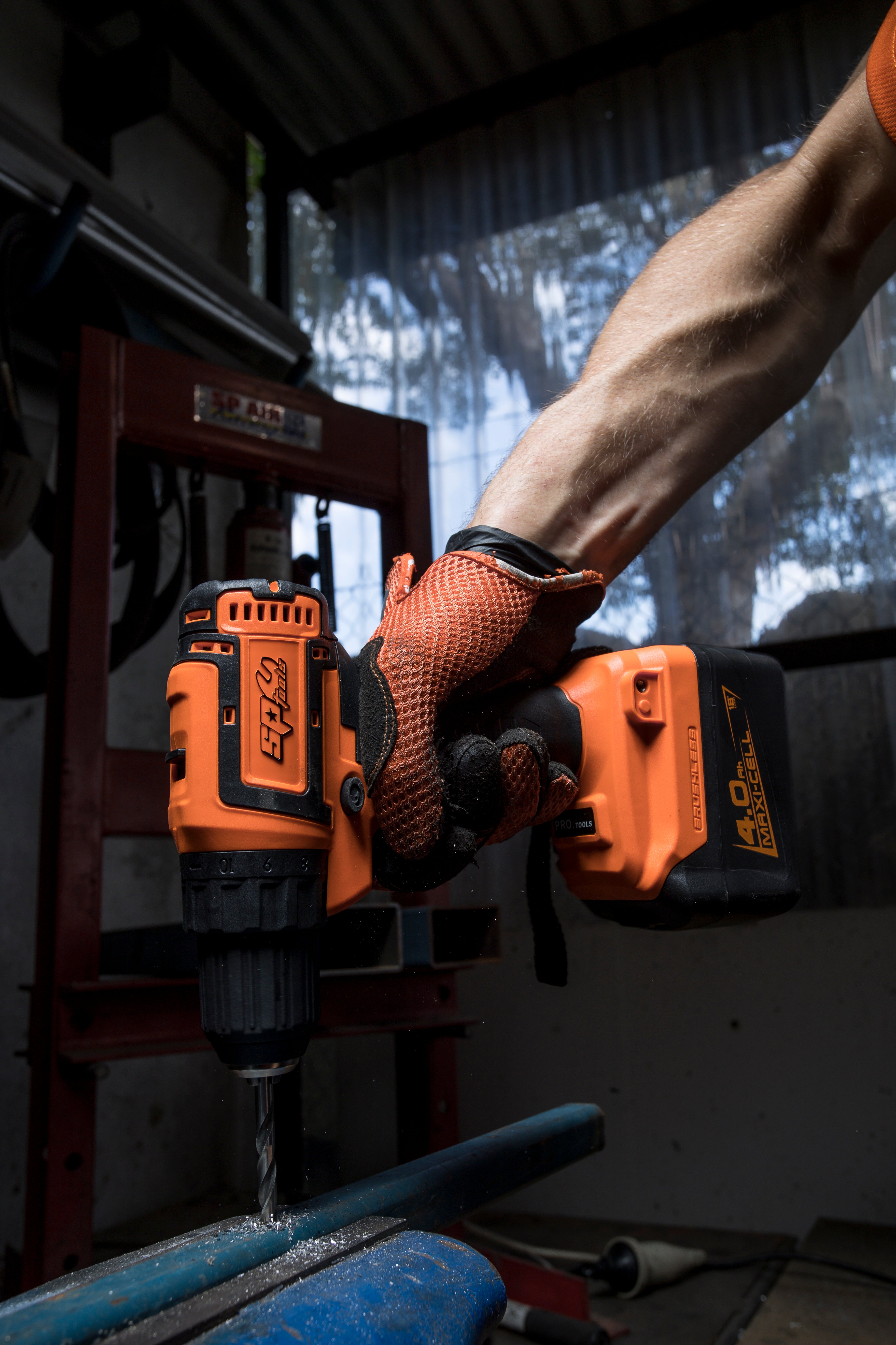 Perceuse / visseuse 18V - Brushless, 32 Nm, 2 vitesses 370 et 1570 tr/min - 1 batterie et 1 chargeur inclus | SP Tools