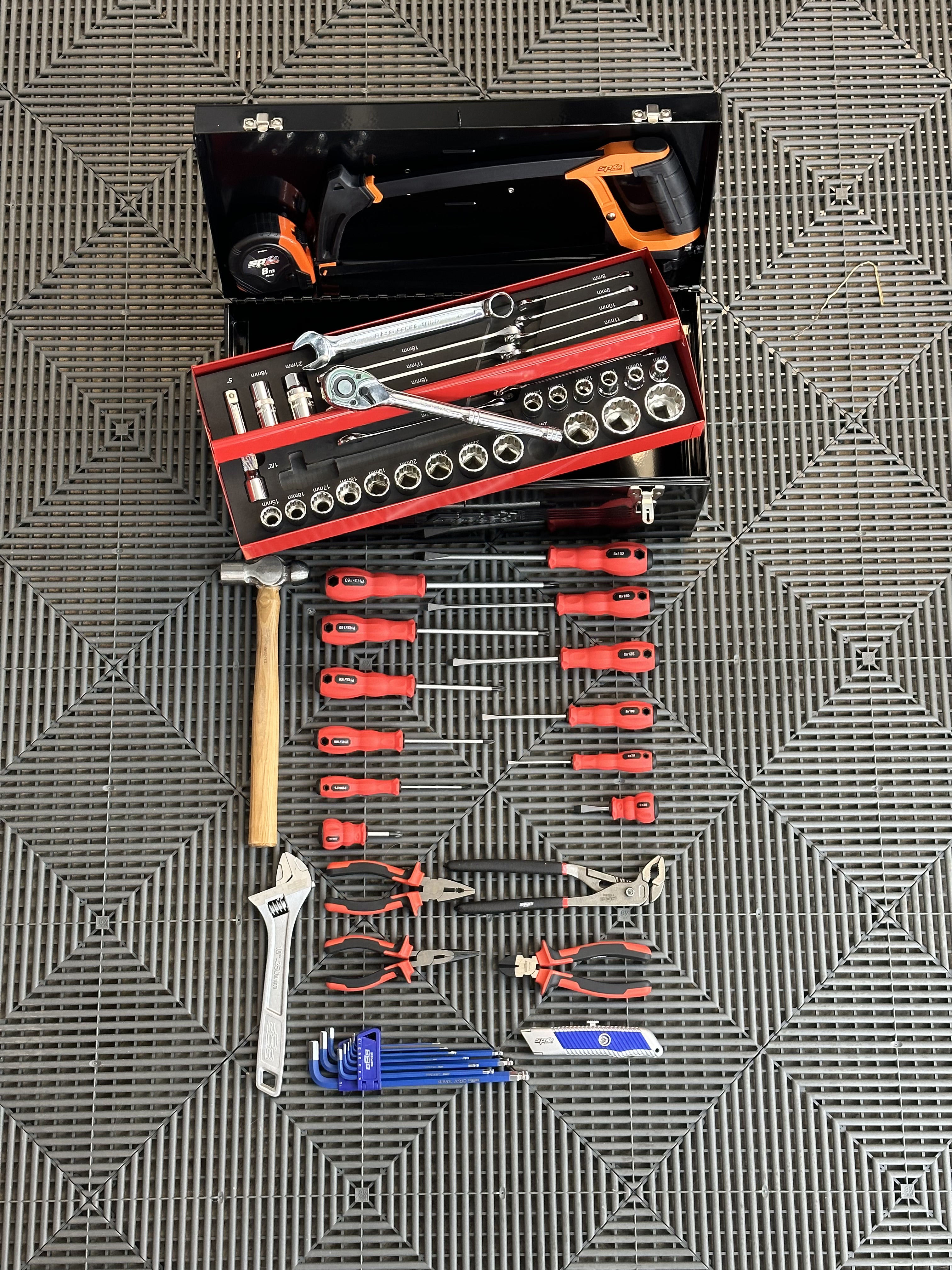Caisse à outils professionnelle toute équipée - 66 pièces | SP Tools
