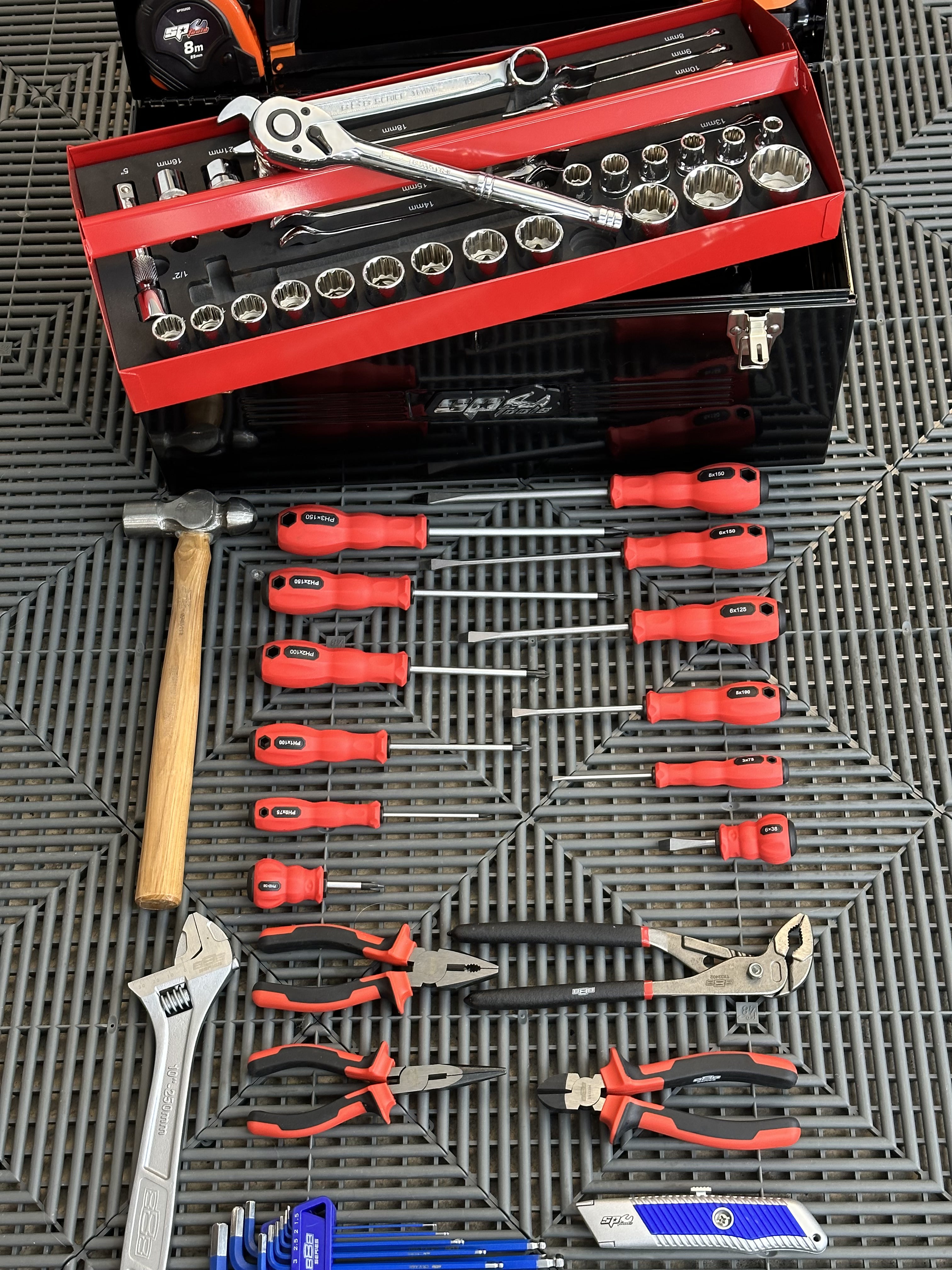 Caisse à outils professionnelle toute équipée - 66 pièces | SP Tools