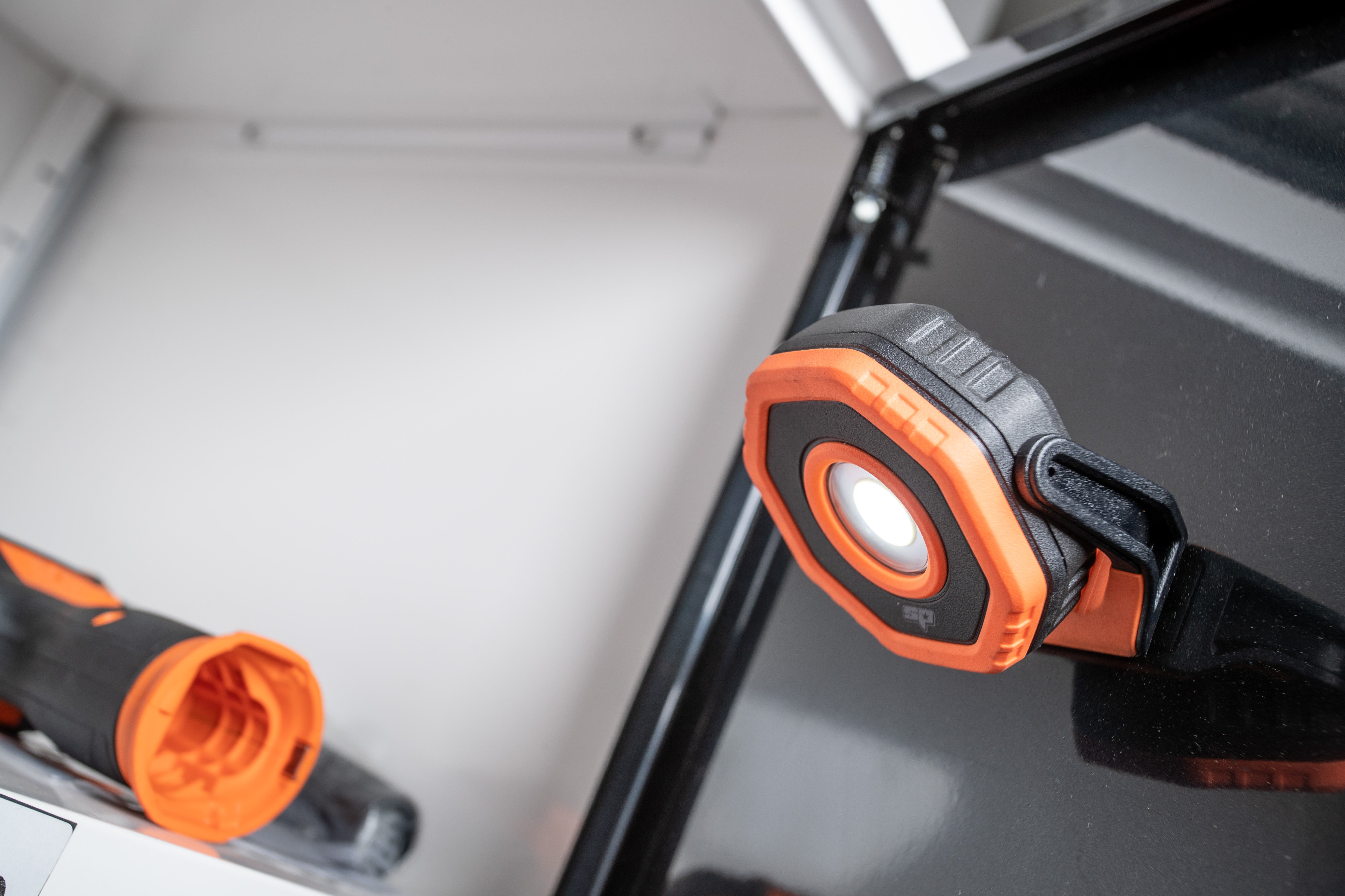 Lampe spot LED COB baladeuse rechargeable | SP Tools | SP81448