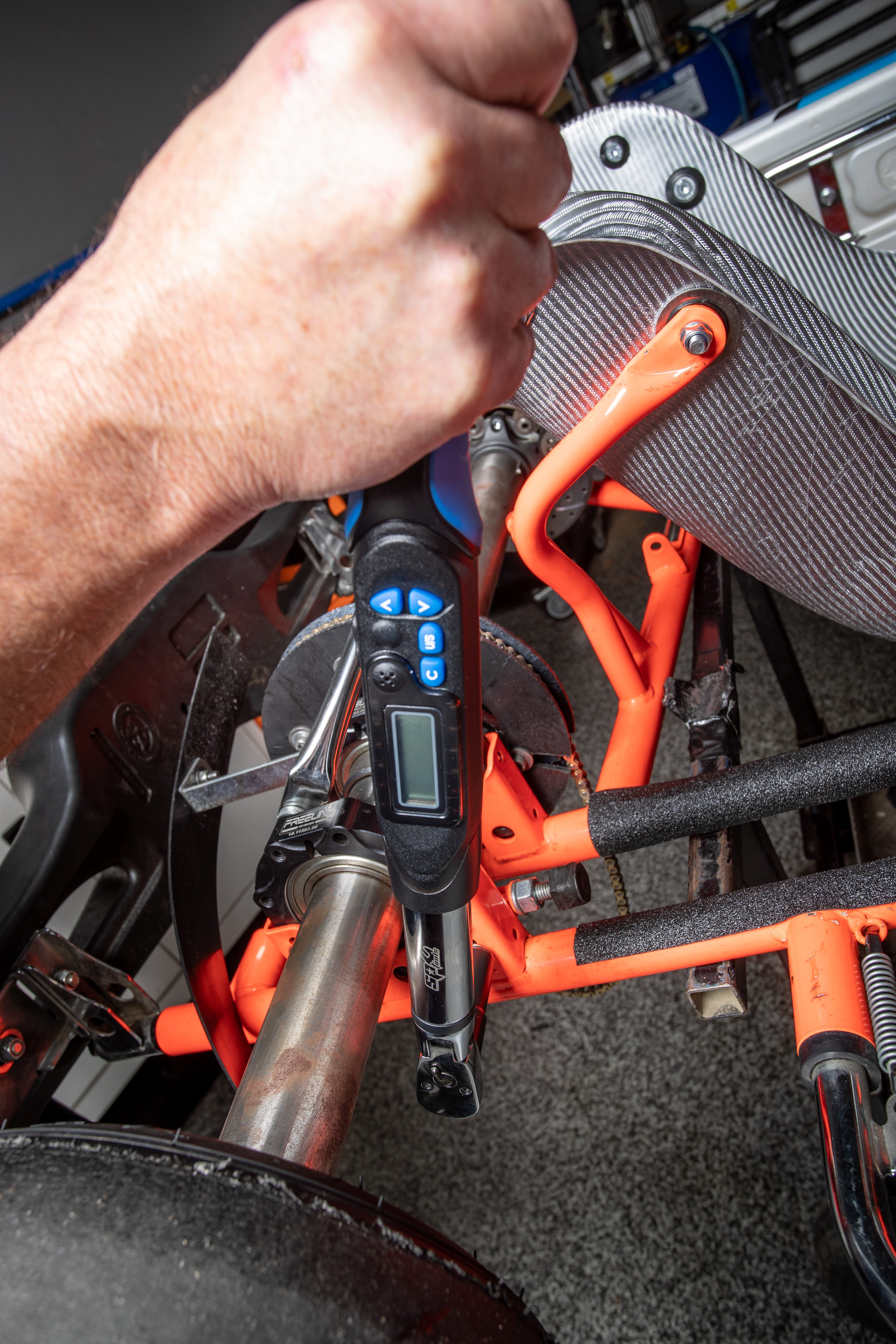 Clé dynamométrique digitale à tête inclinable | SP Tools