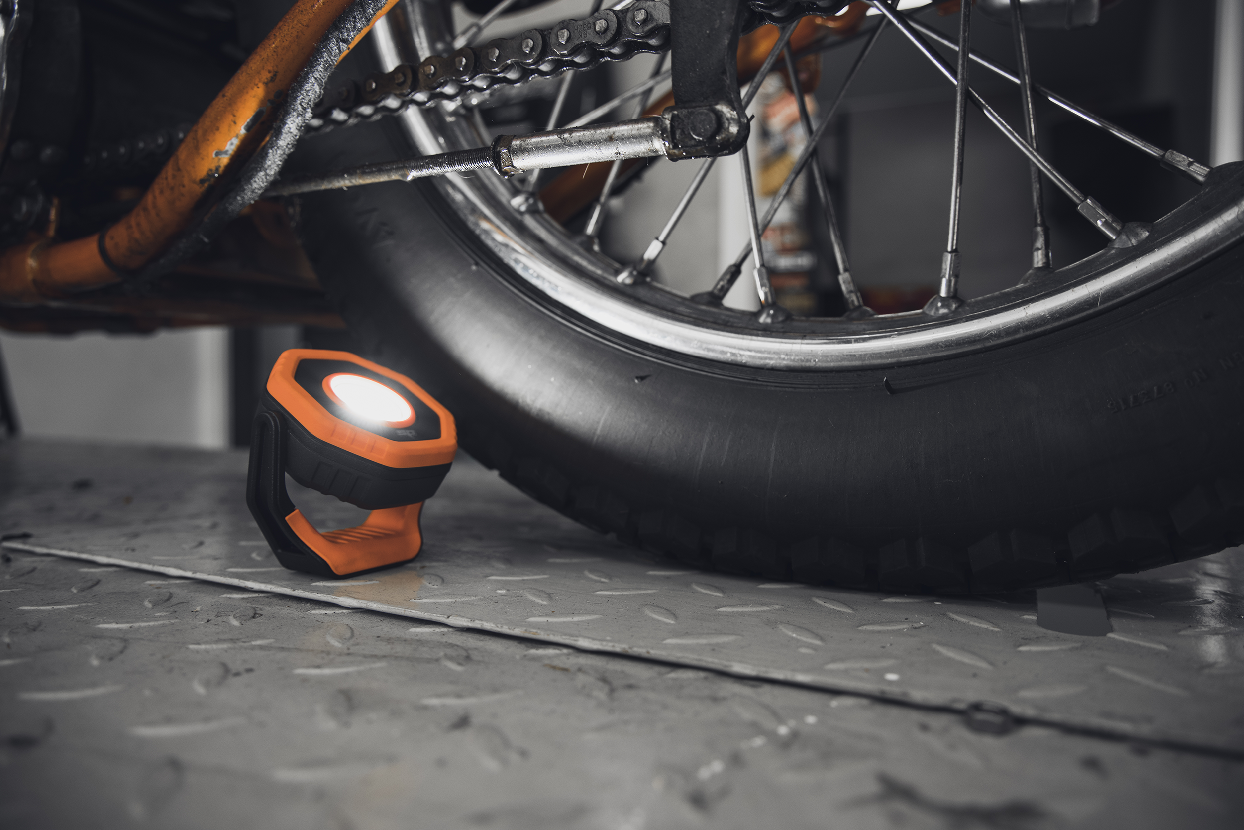 Lampe spot LED COB baladeuse rechargeable | SP Tools | SP81448